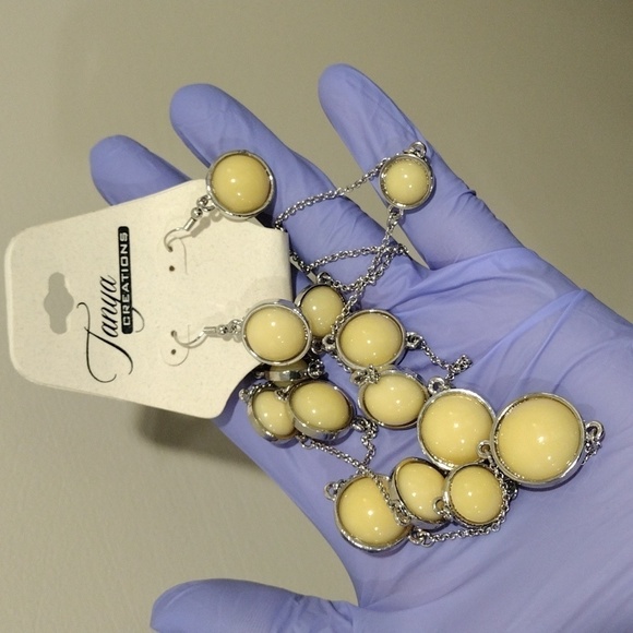 Yellow Radiance: Layered Silver Necklace & Drop Earrings Set – Statement Jewelry - Picture 4 of 8